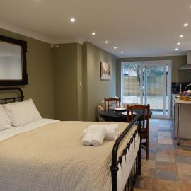 Modern Bicester Studio Self-Contained with Parking