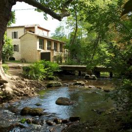 Moulin de Carrière, dans un parc de 2 hectares à Uzès, ξενοδοχείο σε Uzes