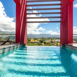 Stylish Condo with Rooftop Pool and Gym: Kingston şehrinde bir otel