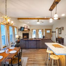 T-Post - A Beautiful New-Build with Treetop Deck