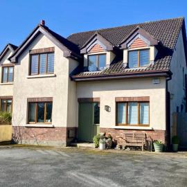 4 Bed House - Sleeps 8 - Pets - Parking - Wifi, hotel v destinácii Greystones