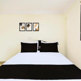 HOTEL RKS Near by Narsingi, viešbutis mieste Gundipet