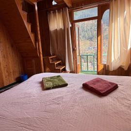 Jibhi wooden cottage, hotelli kohteessa Kulu