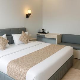 The Aura - Backpacker Stop, hotel in Nainital