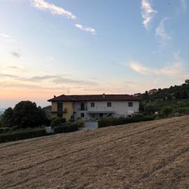 Bed & Breakfast Cascina Beatrice, hotel v mestu Rodello