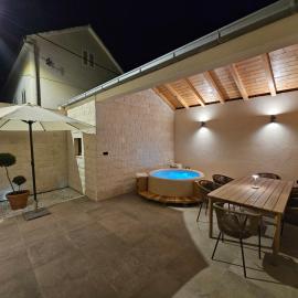 Stone house Anic, hotel in Vela Luka