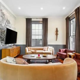 5 Bedroom Designer Home on Magazine Pool & Spa