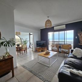 Spacious two-bedroom Umdloti apartment with sea views, hotel in Umdloti