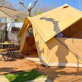 Camping Costa Dorada Tienda Cala, hotel u gradu Kanet de Mar