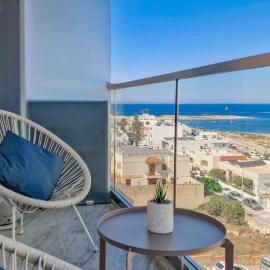 SeaScape - Modern Seaview Apartment in Prime Area of Qawra