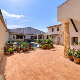 Casa Rural la Quinteria de Sancho piscina para tres apartamentos, Hotel in Argamasilla de Alba