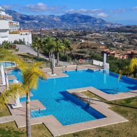 One Heights Exclusive 2BR apartment with huge terrace and Panoramatic views next to Calanova Golf, hotel in Mijas Costa