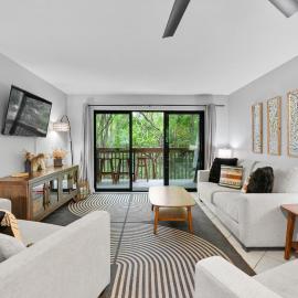 Royal Kahili B204 AC Across From Lyman’s/Banyans