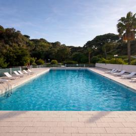 Charmant studio avec piscine 4 personnes, hotel in Fréjus