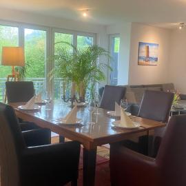 Bright Rooms with WiFi , Terrace between Freiburg and France , private Zimmer, hotel in Freiburg im Breisgau