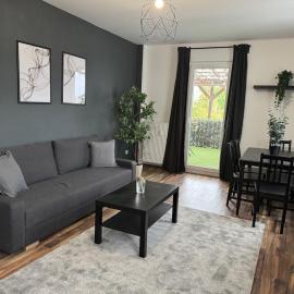 2BR, terrace, free parking, viešbutis mieste Lėverkuzenas