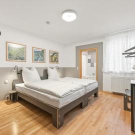 DOMEKY Backnang 2,2m Bett, zentral, Glasfaser für Business, Monteure, Familien