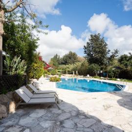 Casa Romy - 3 Bedroom Townhouse direkt am Pool、パフォスのホテル