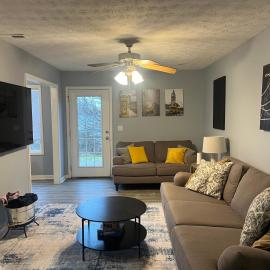 Stylish 3BR Townhouse, hotel di Radcliff