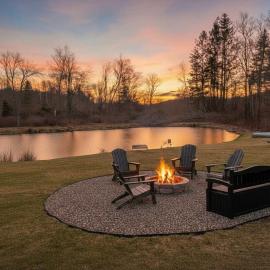 Chic Renovated Chalet with Private Pond, ξενοδοχείο σε Roscoe