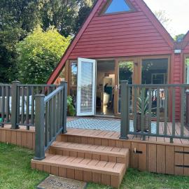 Deluxe Beach Chalet in Kingsdown! Sleeps 6
