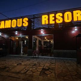 Famous Resort, готель у місті Dunga Gali