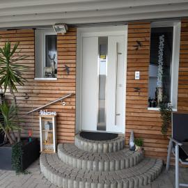 Gemütliches Zimmer in der modernen Ferienwohnung Schwalbennest im EG links