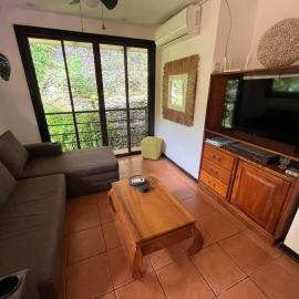 Condo Mono Titi, hotelli kohteessa Quepos