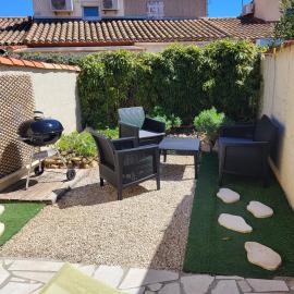 Maisonnette 2 terrasses Proche plage, hotel in Saint-Cyprien-Plage
