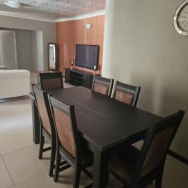 The Empire Inn, hotel u gradu 'Serowe'