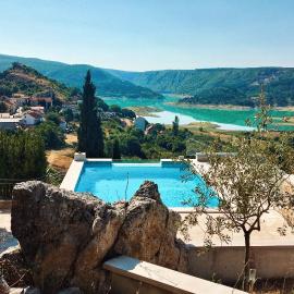 Jukini Dvori Villa with a view of the Green lake