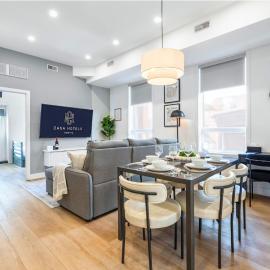 The McCaul by Casa Hotels Group Suite Walk to DT