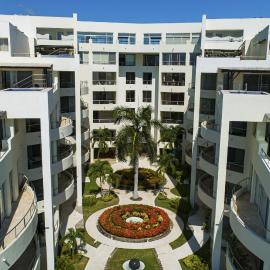 Relaxing condo with pool, balcony & steps to dining and paseo trail