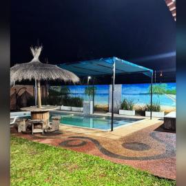 Casa con Piscina en Areguá, hotell sihtkohas Capiatá