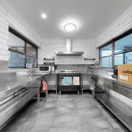 Waterfront Stay in Newport with Commercial Kitchen