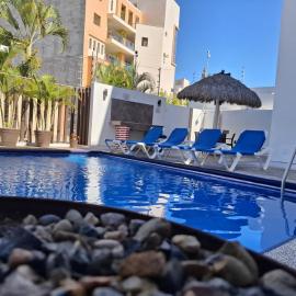 B3 Condo con terraza privada y jacuzzi a metros de la playa, Hotel in Rincón de Guayabitos