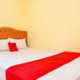RedDoorz Syariah near RSUD Dr Iskak Tulungagung, hotel a Kedungwaru