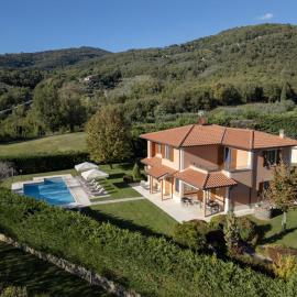 Villa in Tuscany with Private Pool & Views