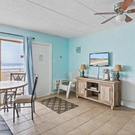 1 Bedroom Beach Condo with a Pool & Balcony, hotel v destinaci Wildwood Crest
