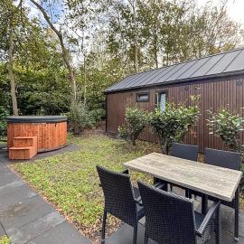 2 Bedroom Pet Friendly Home In Oud Gastel, hotel di Oud-Gastel