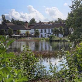 Frensham Pond Country House Hotel & Spa, hotelli kohteessa Farnham