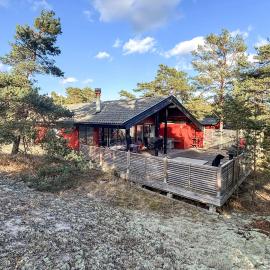 4 Bedroom Cozy Home In Yngsjö, hotel in Yngsjö