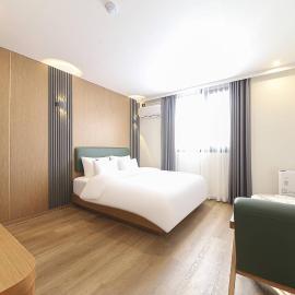 군산 비욘드 호텔, hotell i Sinp'ung