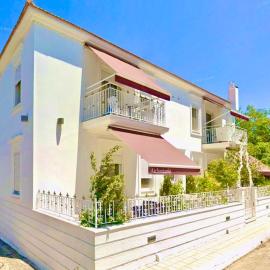 Archontariki Suites & Apartments, hotell i Lakithra