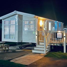 Calypso Hot Tub Breaks Tattershall Lakes Pet Friendly, hotel u gradu 'Tattershall'