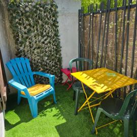 Studette avec terrasse privée