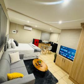 Hei Stays Bachelor Apartment, отель в городе Бронкхорстспрёйт