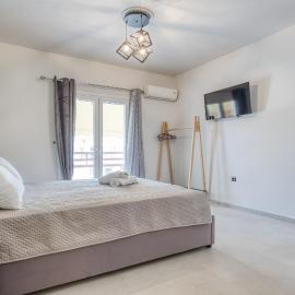 Spiro Solari Apartment، فندق في Mantoúkion
