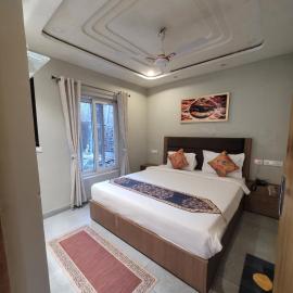 Lakeview RnR Premium stay, hotel in Bhīm Tāl