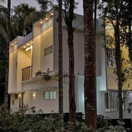 Escape to Serenity ARA Marvel at Karapuzha Dam, hotel in Meenangadi